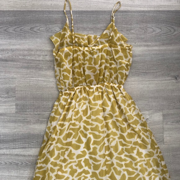 NWT Francesca’s Yellow Flowy Dress - Picture 4 of 5